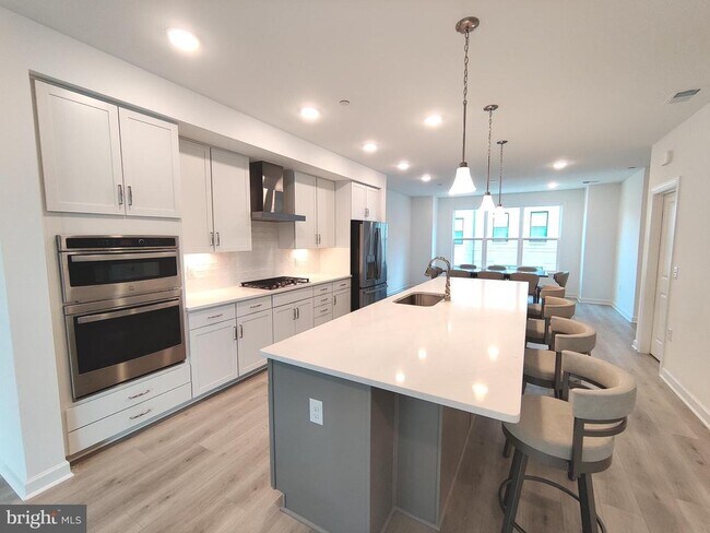 Building Photo - 5002 Longmire Wy