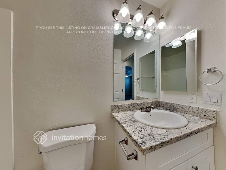 Building Photo - 927 S 239th Ln