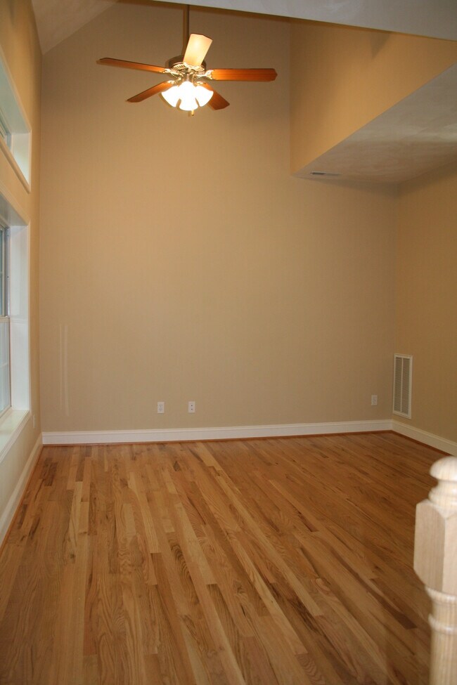 Building Photo - 505 Green St