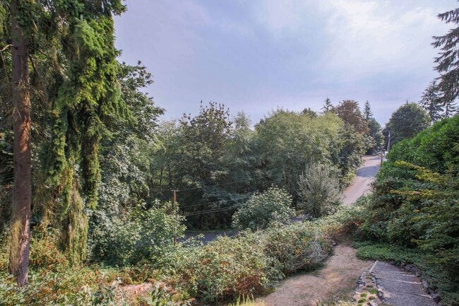 Building Photo - Lovingly Maintained with Designer Finishes...