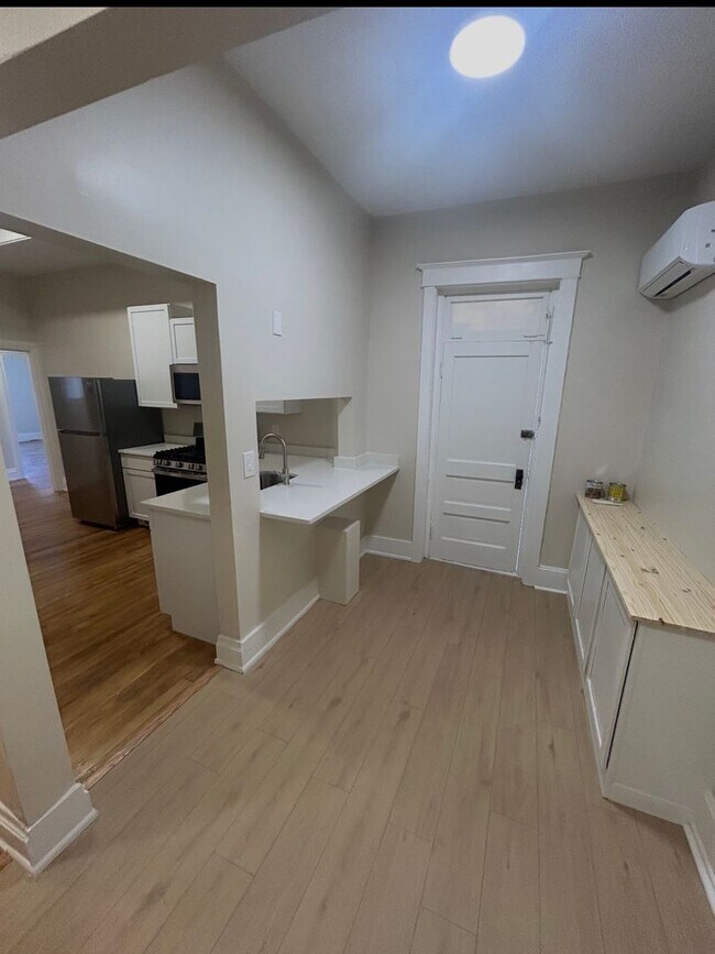 Building Photo - 32 W High St