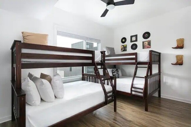 Building Photo - 738 Douglas Ave