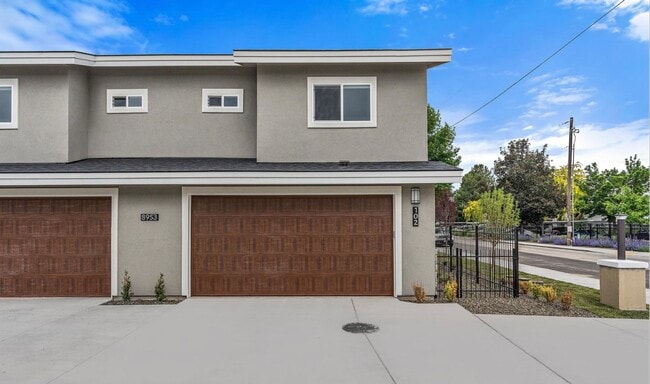 Building Photo - Boise 3 Bed 2.5 Bath 2 Car Garage Townhome AVAILABLE NOW!  $500 RENT CREDIT AT MOVE IN!
