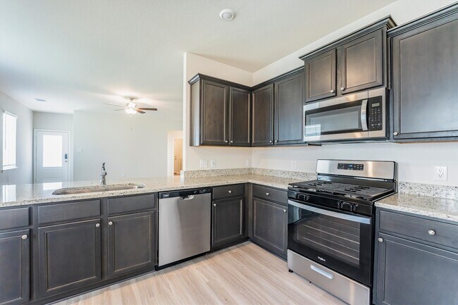 Building Photo - 15419 Maple Ter Dr