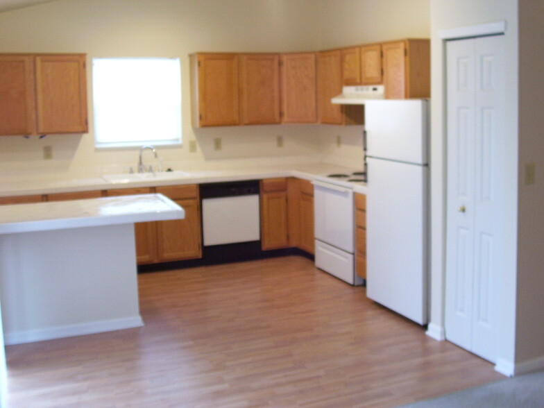 Building Photo - 13980 Bruddy Dr