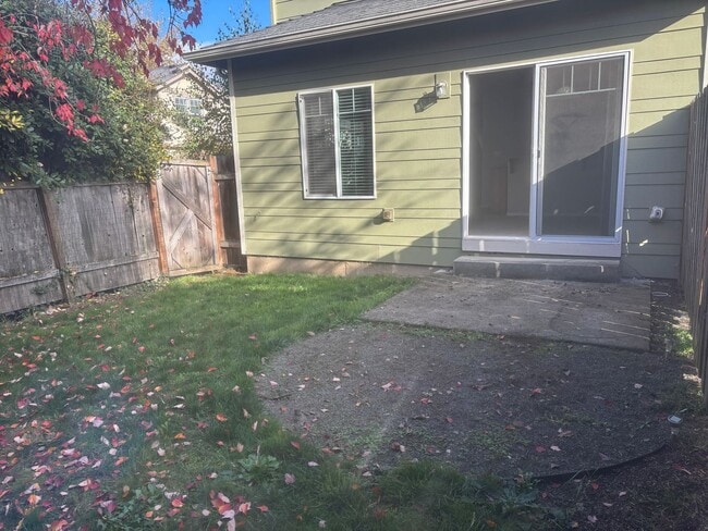 Building Photo - 3 Bedroom 2.5 Bath Two Story Duplex