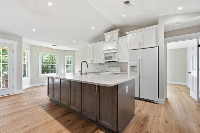 Building Photo - 4881 Traxx St