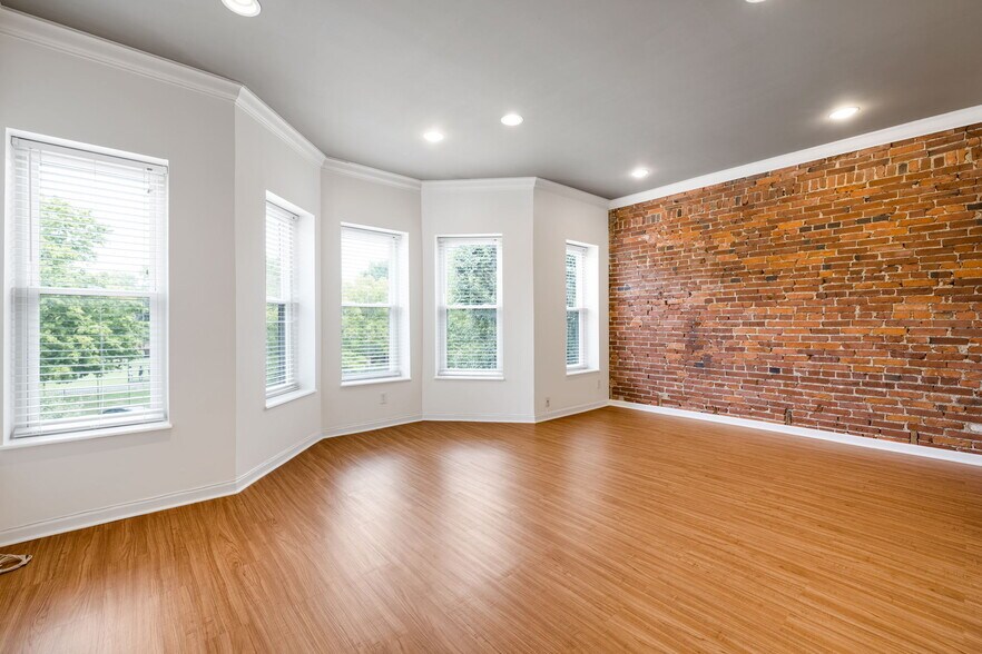 Living Room - 5236 Waterman Blvd