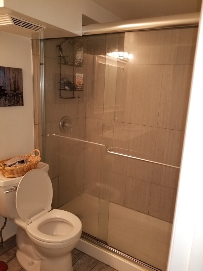 Shower - 838 S Claremont Ave