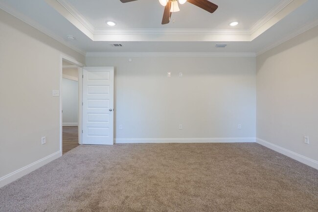 Building Photo - Don't Miss Out On This One!