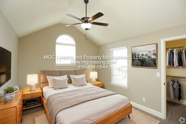Building Photo - Discover The Possibilies of Eagle Creek Townhomes!