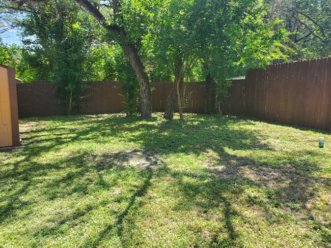 Building Photo - 100 Skyview Dr