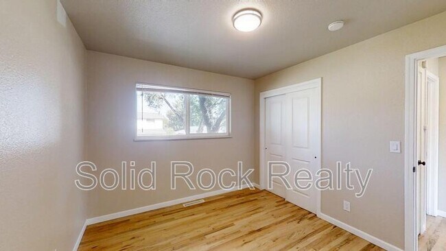 Building Photo - 1618 Shasta Dr