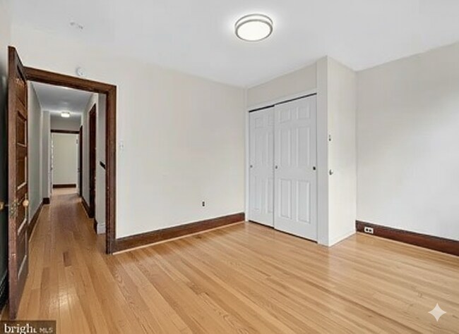 Building Photo - 941 Sargent Ave