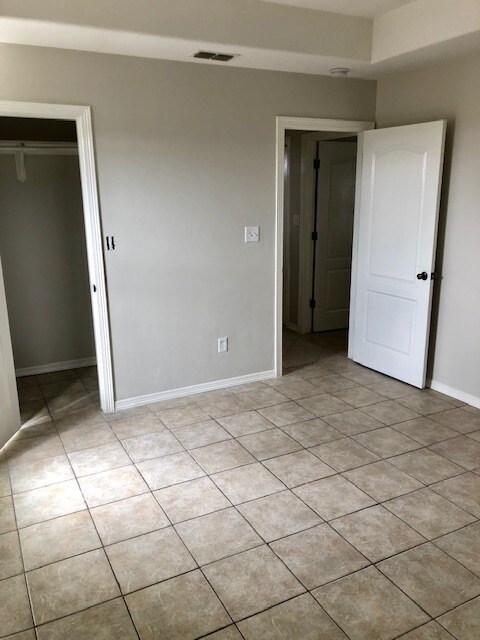 Building Photo - 724 S O'Hare Dr