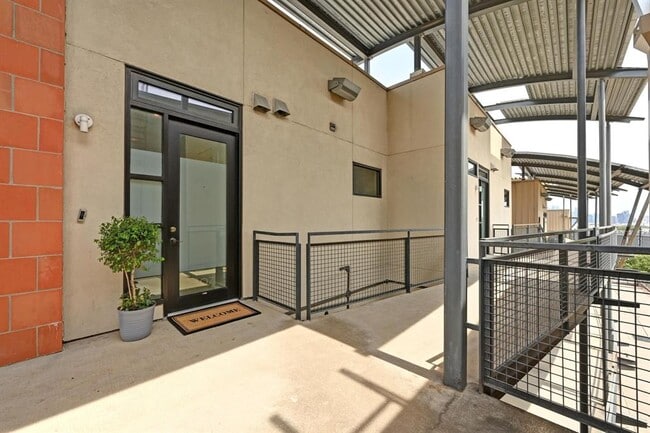 Building Photo - 2525 S Lamar Blvd