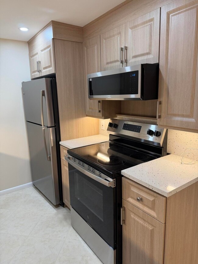 Building Photo - 4067 Yarmouth E