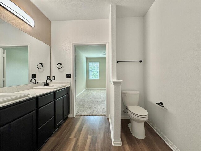 Building Photo - 1701 Logan Dr