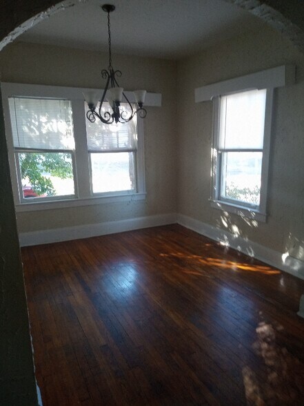 Building Photo - 801 E Frierson Ave