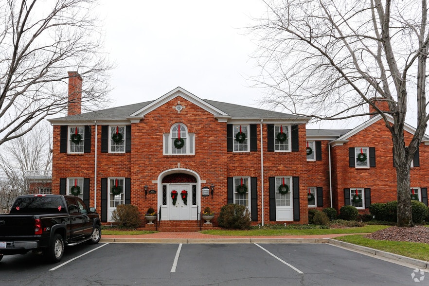 Strawberry Hill 4051 Bannockburn Pl Charlotte NC 28211 Apartment Finder