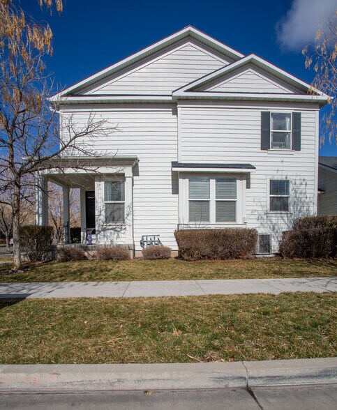 Building Photo - 11431 S Lake Falls Rd