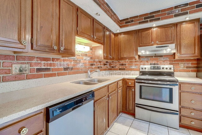 Building Photo - 5328 Larochelle Ct