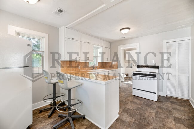 Building Photo - 1532 S Edwards St