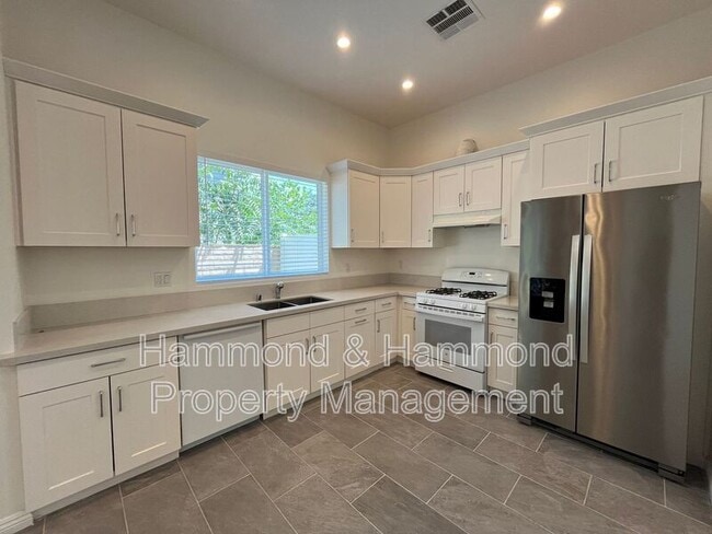 Building Photo - 12680 Bradley Ave