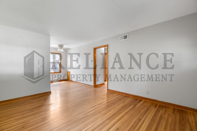 Building Photo - 726 S Apache Dr