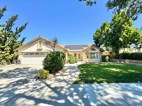 Building Photo - Bright 4 Bedroom San Jose Home With Tall Ceilings