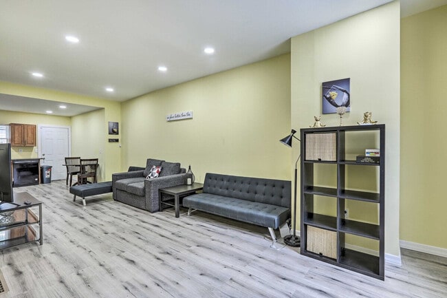 Building Photo - 1621 St. Paul St