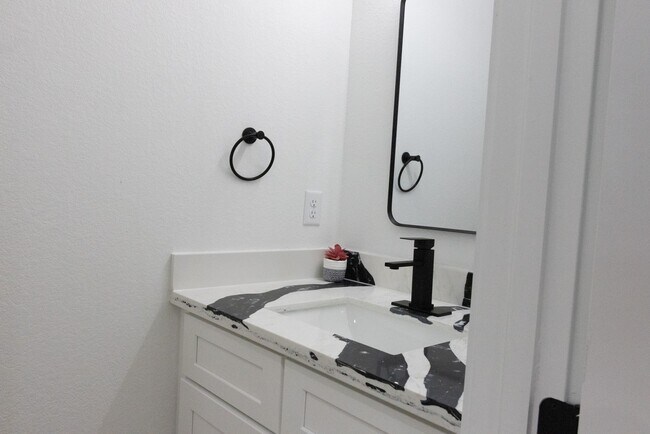 Building Photo - 7129 Sidney St