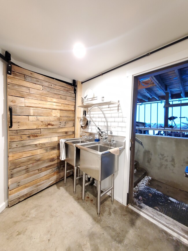 Building Photo - 1054 W 500 S St