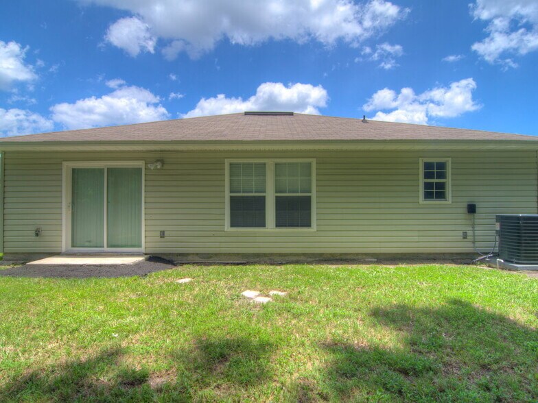 Building Photo - 1123 Sunray Ct