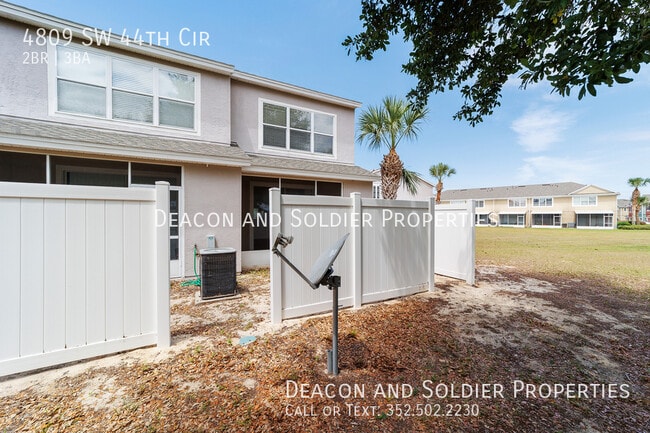 Building Photo - 4809 SW 44th Cir