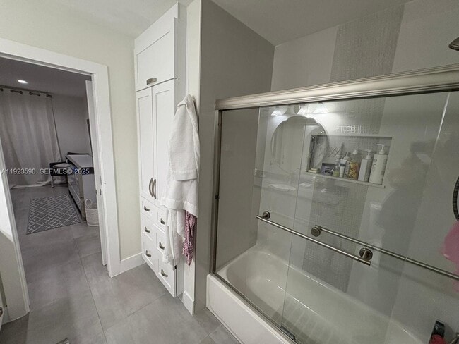 Building Photo - 7119 SW 105th Ct