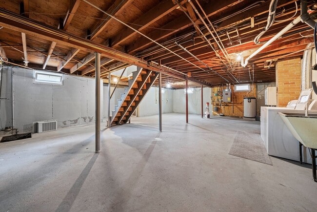 Building Photo - 8 Petrel Rd