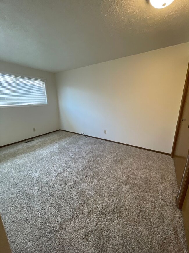 Building Photo - 3 bed 1.5 bath Home in Salem