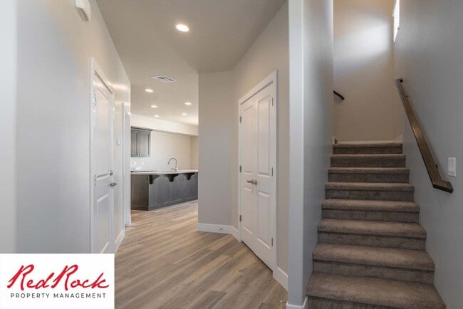 Building Photo - Spacious Townhome in Hurricane Heights