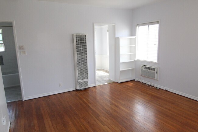 Building Photo - 9217 Alcott St