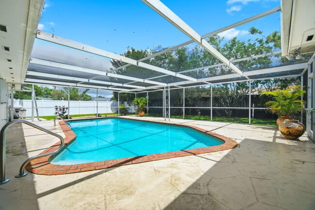 Building Photo - 321 E Chaminade Dr