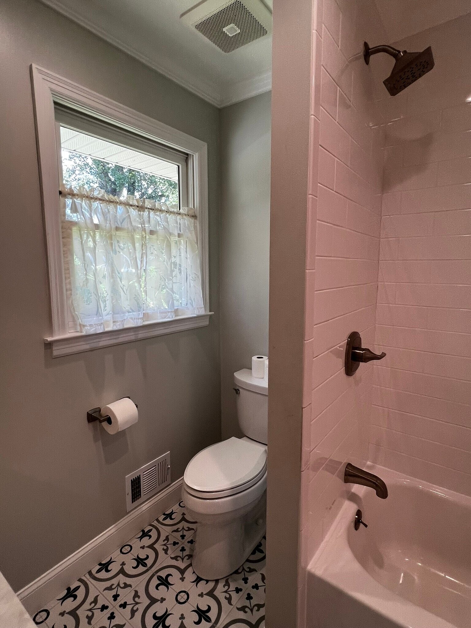 Building Photo - 578 Cambridge Dr