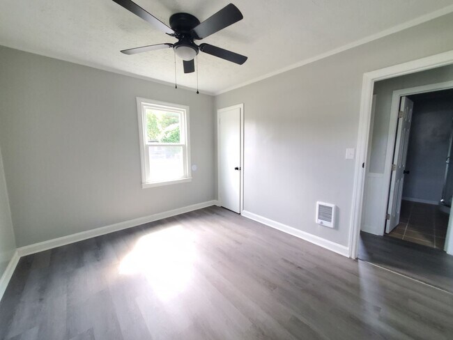 Building Photo - 418 Lake Ave