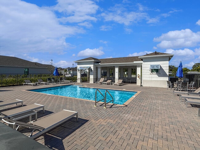 Building Photo - 5989 SE Sky Blue Cir