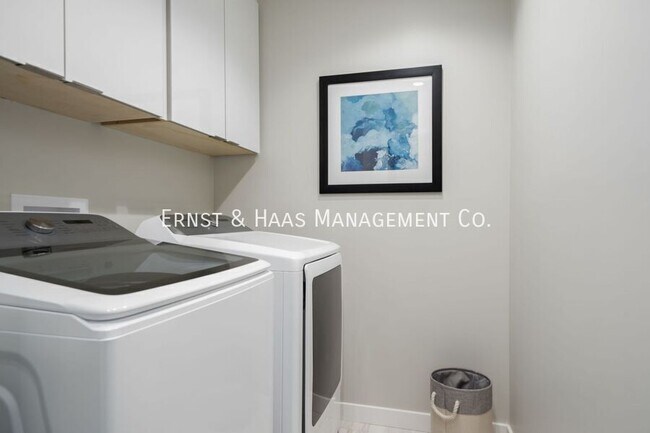 Building Photo - 8780 Warwick Dr