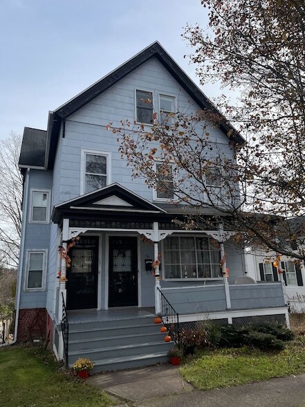 Primary Photo - 156 Fair St