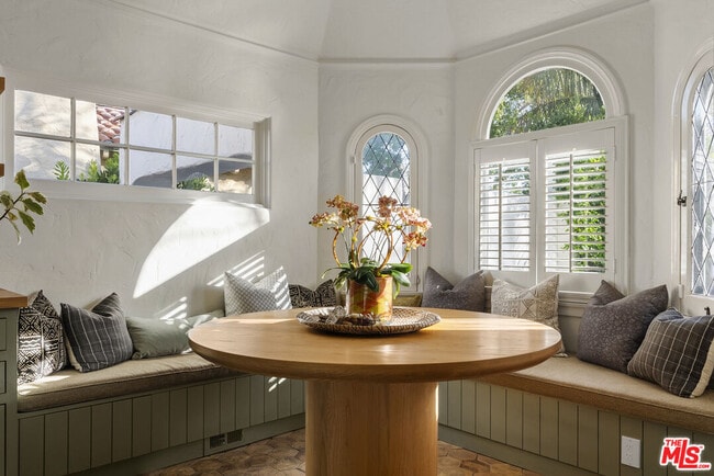 Building Photo - 105 S La Jolla Ave