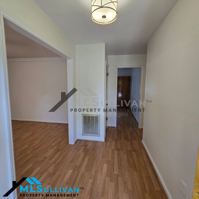 Building Photo - 2601 Cohnwood Dr