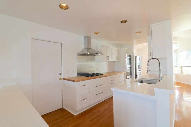 Building Photo - 3 bed/ 2 bath house in University city! Pool/ yard w 2 car garage! Remodeled kitchen and updated ...