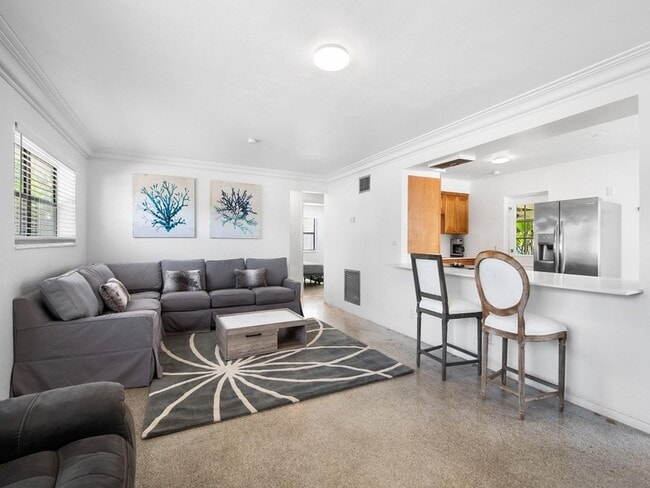 Building Photo - 413 NE 25th Ave